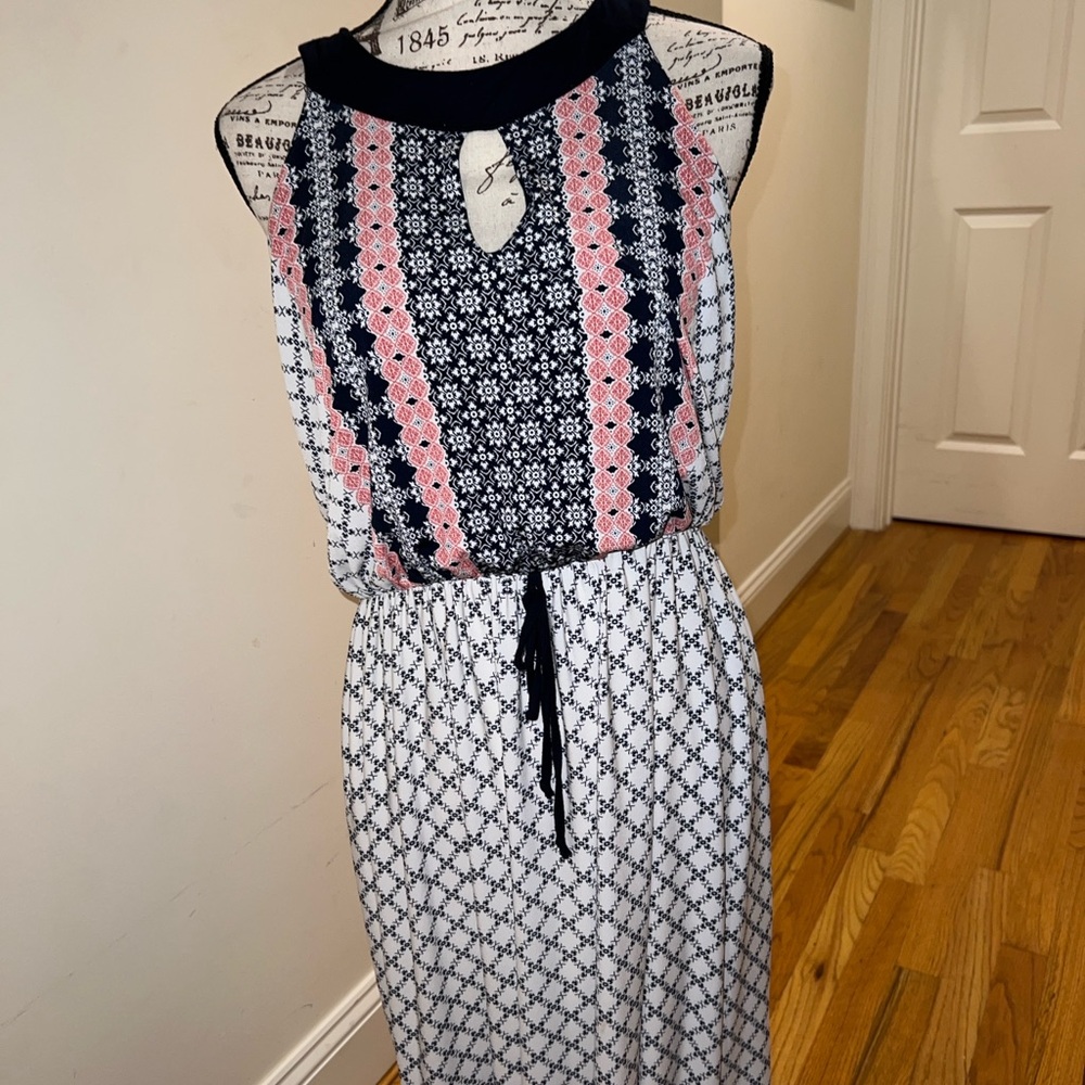 Elegant Sleeveless halter style Maxi Dress - Navy and red.Medium